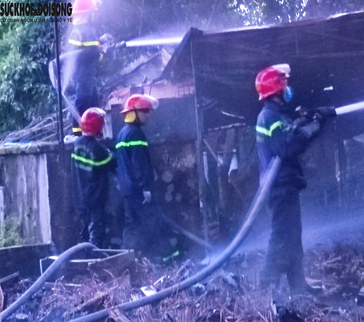 Hải Dương: Một hộ gia đình huyện Ninh Giang bị đám cháy thiêu rụi hoàn toàn - Ảnh 4.