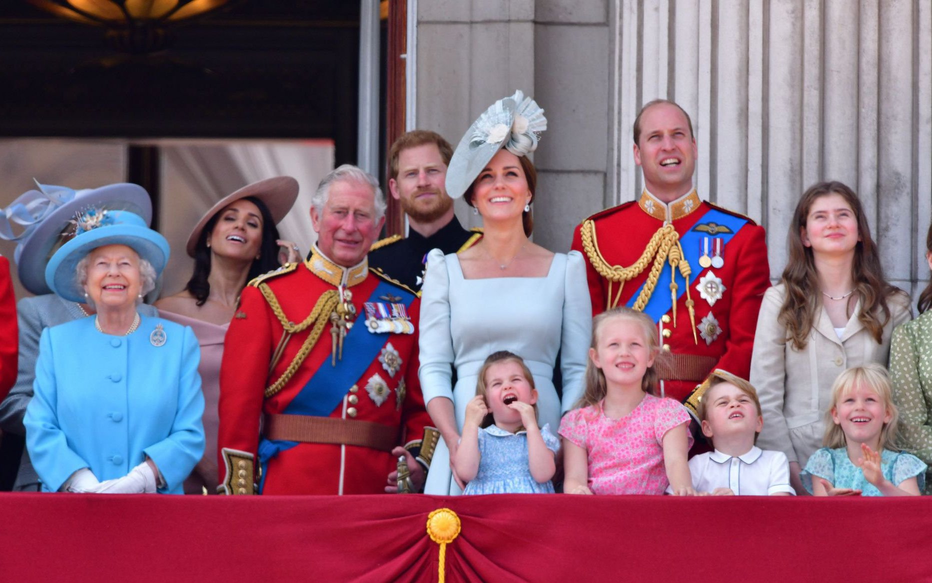 Chiều cao của Nữ hoàng Anh Elizabeth II, Vua Charles III, Thái tử William và Hoàng tử Harry
