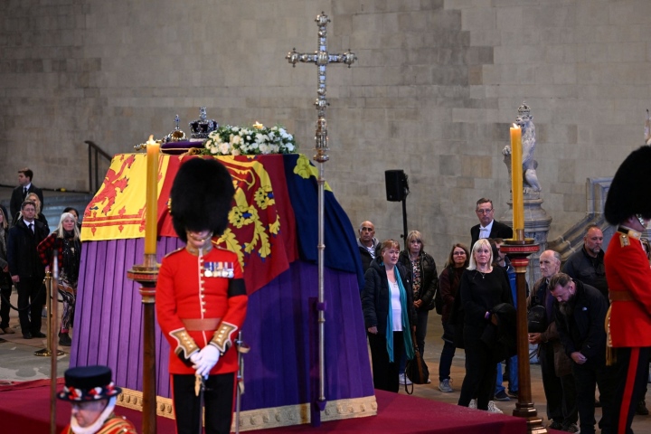 Lãnh đạo thế giới viếng Nữ hoàng Anh Elizabeth II - Ảnh 13.