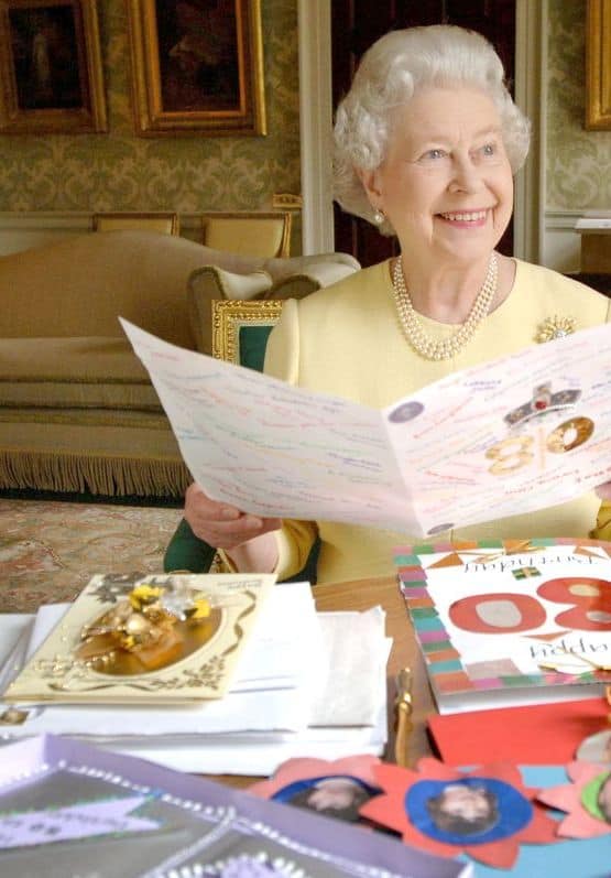 Bí quyết chống lão hóa, trẻ lâu của Nữ hoàng Anh Elizabeth II - Ảnh 7.