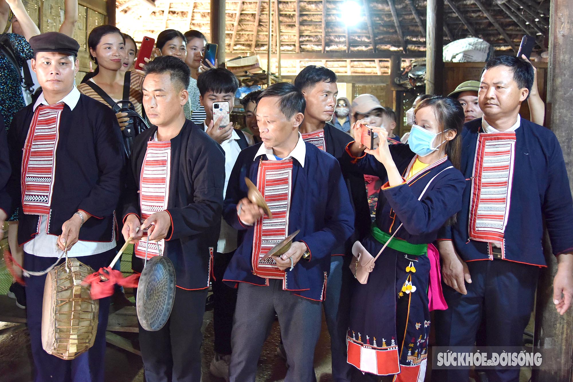 Ấn tượng lễ đón dâu trong đám cưới người Dao đỏ ở Tuyên Quang giữa lòng Thủ đô - Ảnh 2.