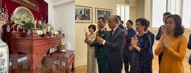 Đại sứ quán Việt Nam tại Pháp tưởng niệm Chủ tịch Hồ Chí Minh - Ảnh 1.