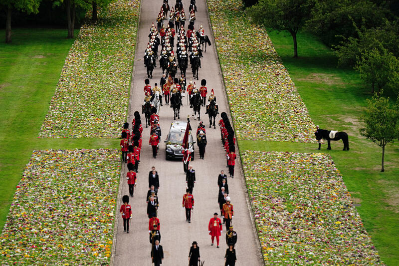Những hình ảnh cảm động trong tang lễ Nữ hoàng Anh Elizabeth II - Ảnh 14.