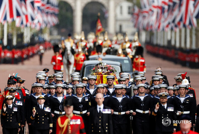 Những hình ảnh cảm động trong tang lễ Nữ hoàng Anh Elizabeth II - Ảnh 4.