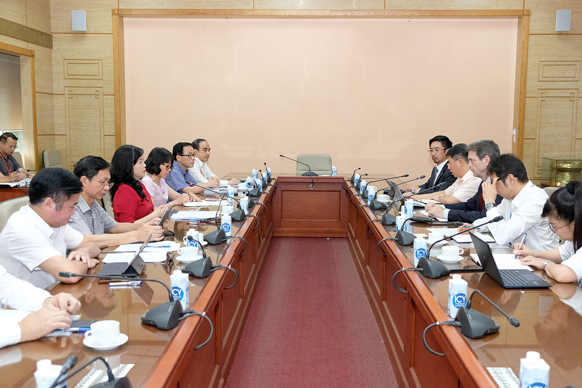 Quyền Bộ trưởng Bộ Y tế Đào Hồng Lan tiếp Giám đốc Ngân hàng Phát triển Châu Á tại Việt Nam - Ảnh 2.