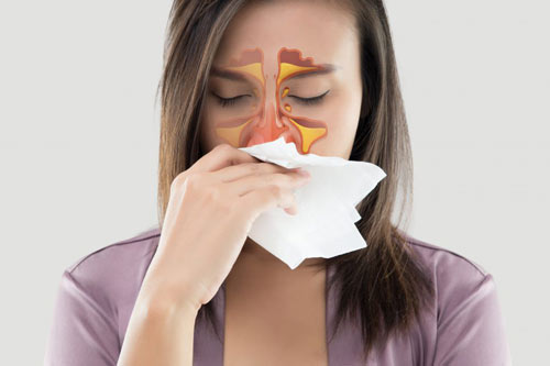 Ngạt mũi liên tục gây khó thở, khó ngủ do nguyên nhân gì và cách điều trị  - Ảnh 2.