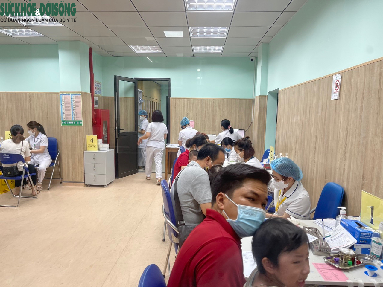 Nhiều bệnh viện tại Hà Nội quá tải do lượng bệnh nhi tăng đột biến - Ảnh 9.
