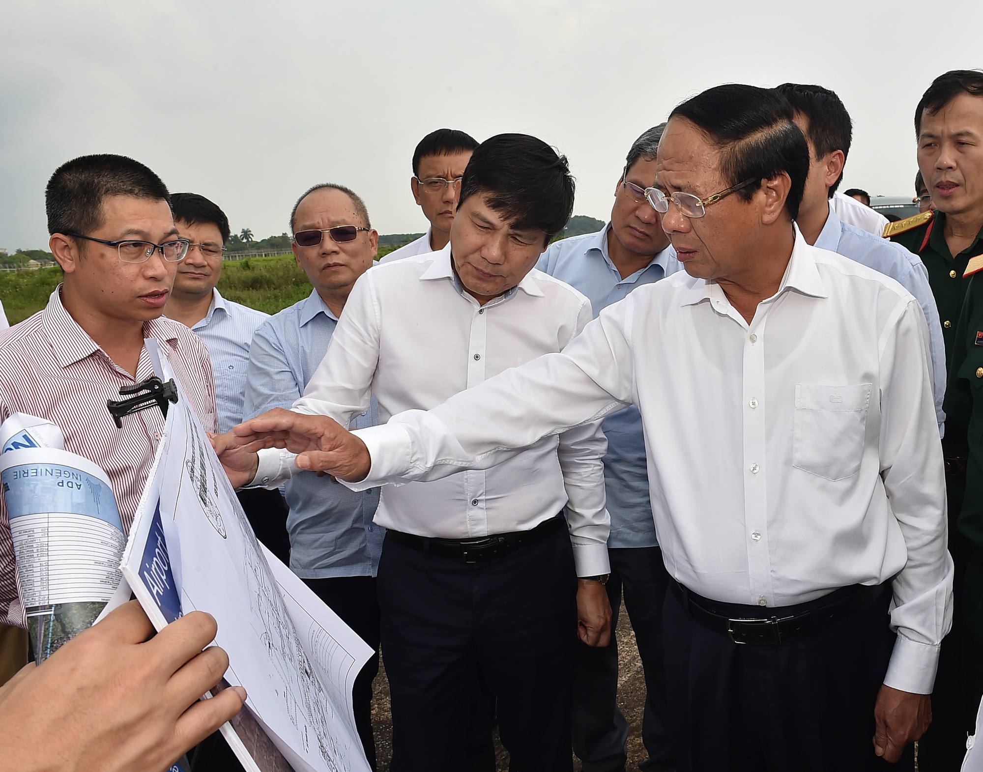 Phó Thủ tướng khảo sát về quy hoạch Cảng Hàng không quốc tế Nội Bài - Ảnh 1.