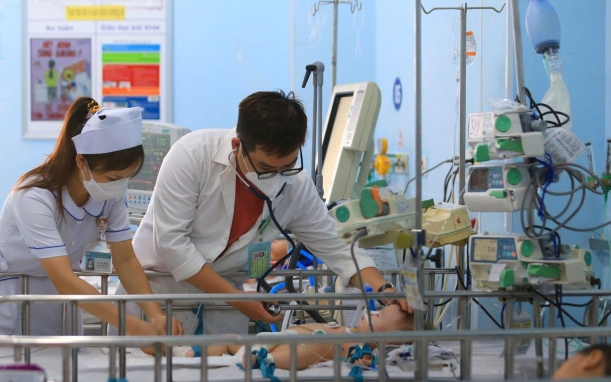 Đã có 1.500 túi dịch truyền Dextran điều trị sốc sốt xuất huyết về Việt Nam