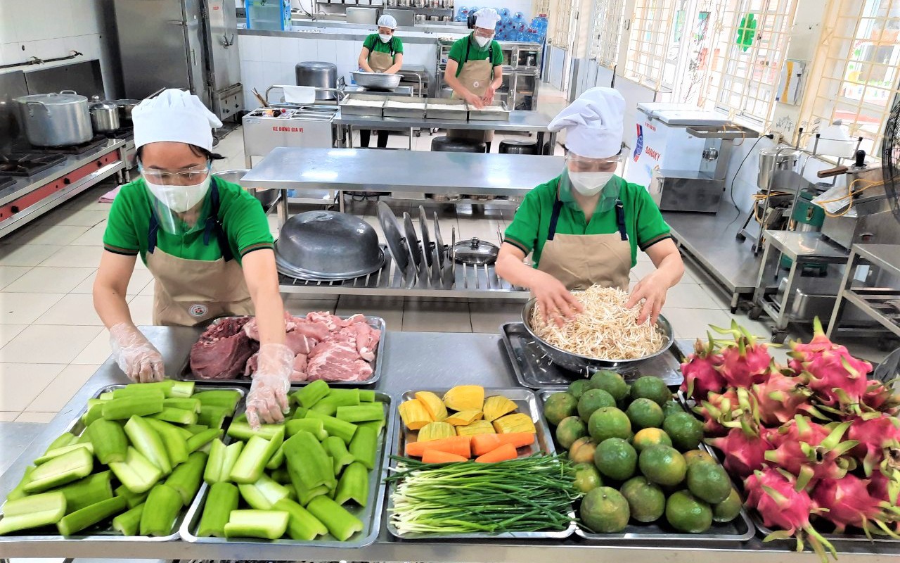 An toàn thực phẩm bếp ăn trường học: Cần sự kiểm tra, giám sát chặt từ 3 phía