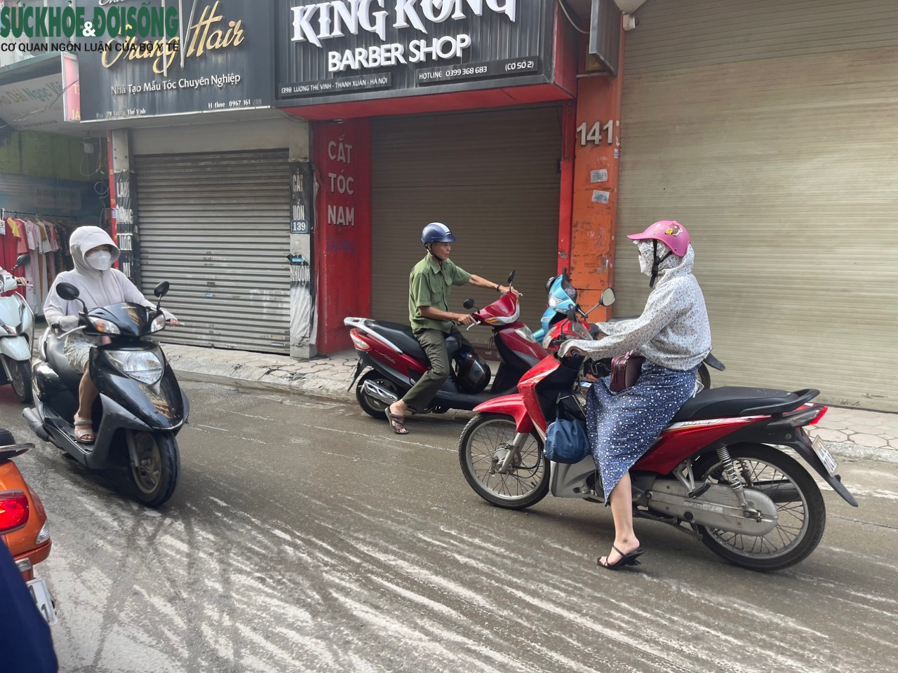 Hà Nội: 'Lô cốt' mọc giữa đường khiến người dân gặp nạn - Ảnh 11.