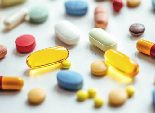 Cục Quản lý Dược thu hồi toàn quốc 13 loại thuốc sản xuất từ nguồn nguyên liệu giả mạo - Ảnh 1.
