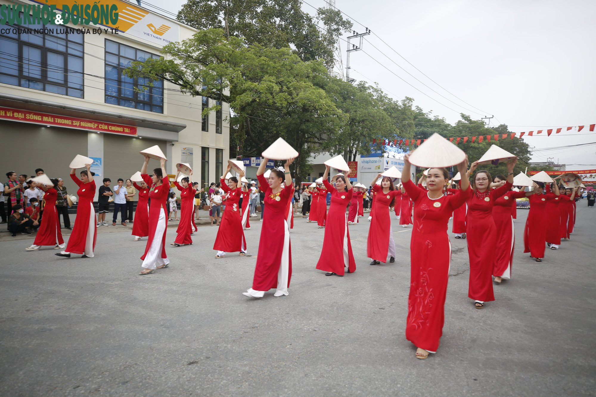 Lễ đón nhận bằng của UNESCO ghi danh &quot;Nghệ thuật Xòe Thái&quot; - Ảnh 9.