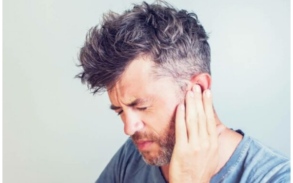 Cách hỗ trợ giảm triệu chứng ù tai 1 bên không phải ai cũng biết