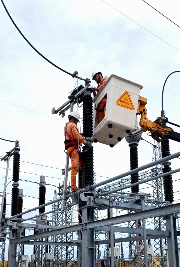 EVNNPT đã hoàn thành công tác khắc phục sự cố lưới điện do bão số 4 gây ra - Ảnh 3.