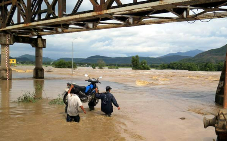 Bão Noru suy yếu vẫn khiến Lào chìm trong "biển nước"