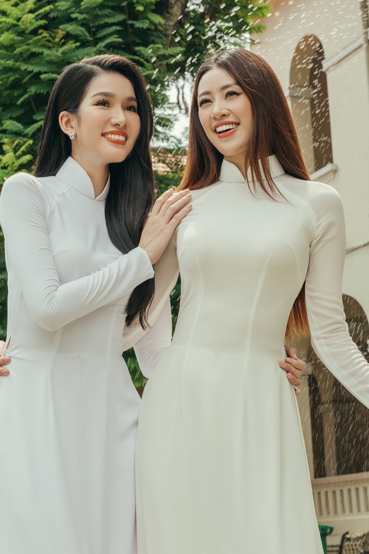 Mừng khai giảng, Khánh Vân, Phương Anh diện áo dài trắng tái hiện tuổi học trò - Ảnh 1.