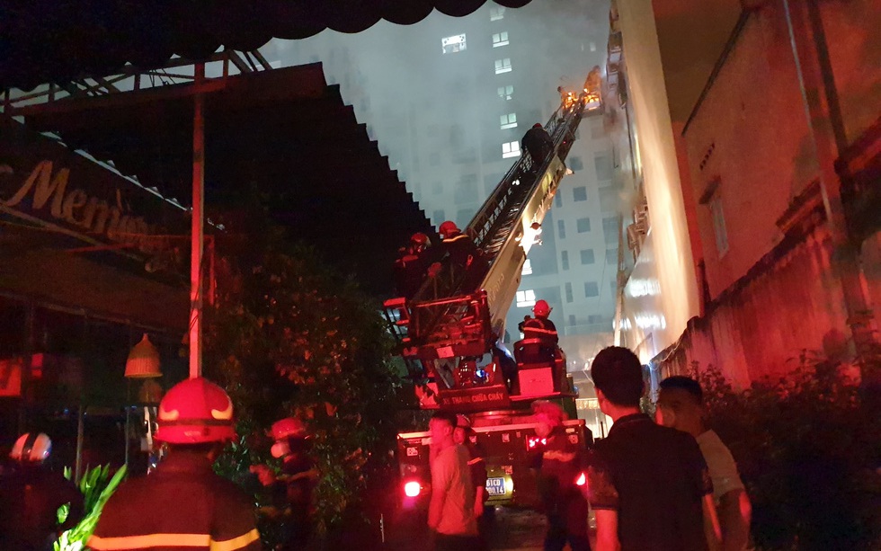 Hiện trường vụ cháy quán karaoke ở Bình Dương làm ít nhất 12 người chết