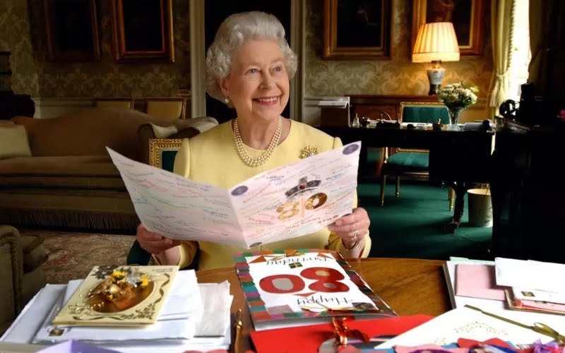 Cuộc đời qua ảnh của Nữ hoàng Anh Elizabeth II