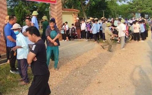 Phản đối sáp nhập trường, ngăn học sinh đến trường sẽ xử lý nghiêm
