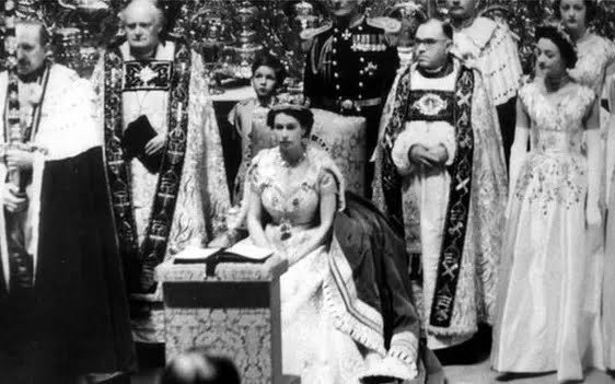 Nữ hoàng Anh Elizabeth II (1926-2022): Ngôi vương là định mệnh