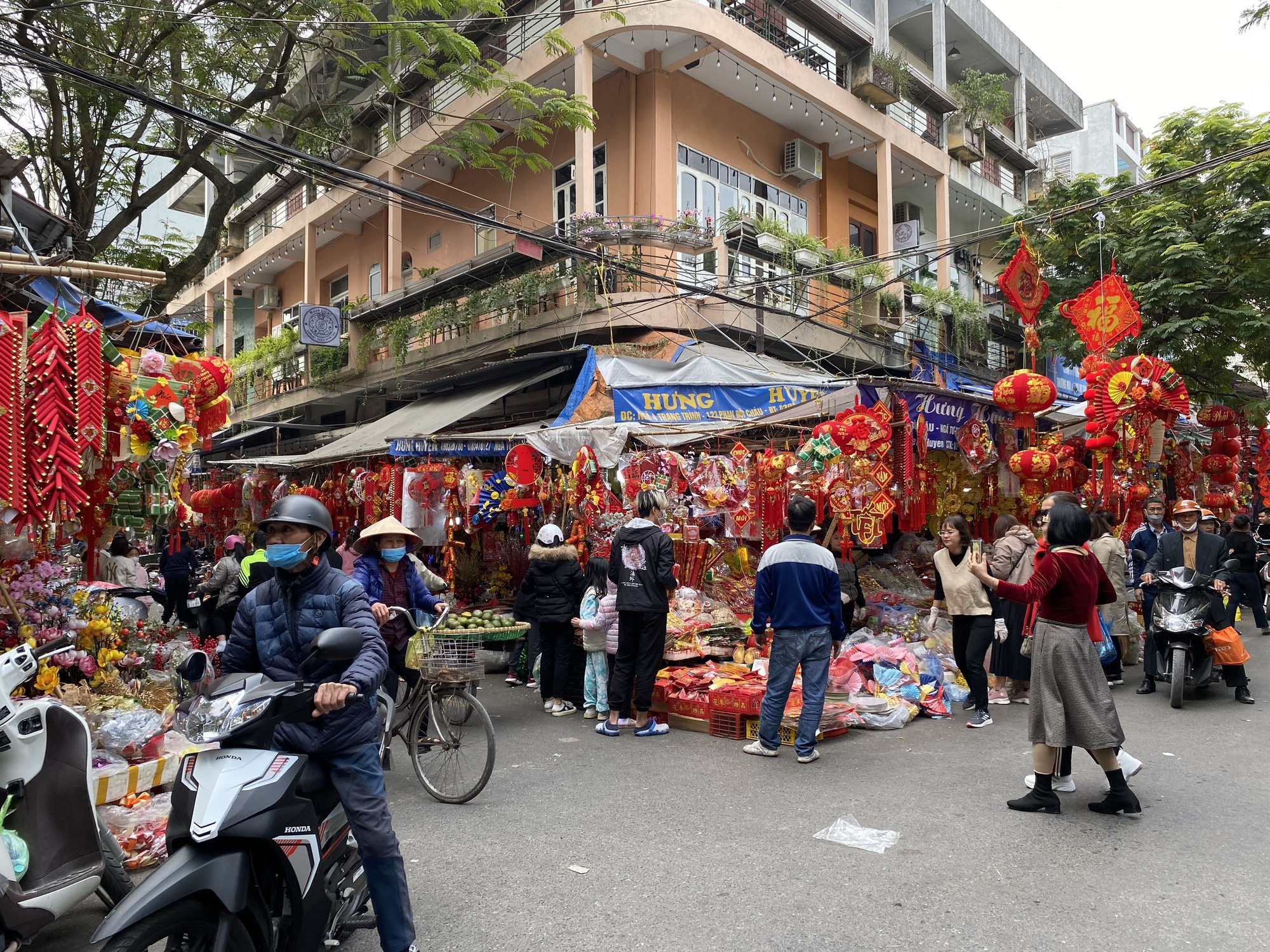 Hải Phòng: Xu hướng sắm Tết quay về hàng thủ công, truyền thống - Ảnh 1.