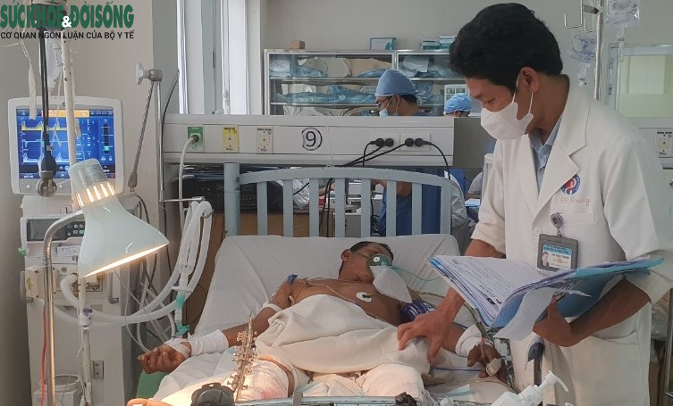 Kỳ tích Y học của Việt Nam: Nối thành công cẳng chân bị đứt lìa sau thời gian cấy ghép 'nuôi' ở chân lành - Ảnh 3.
