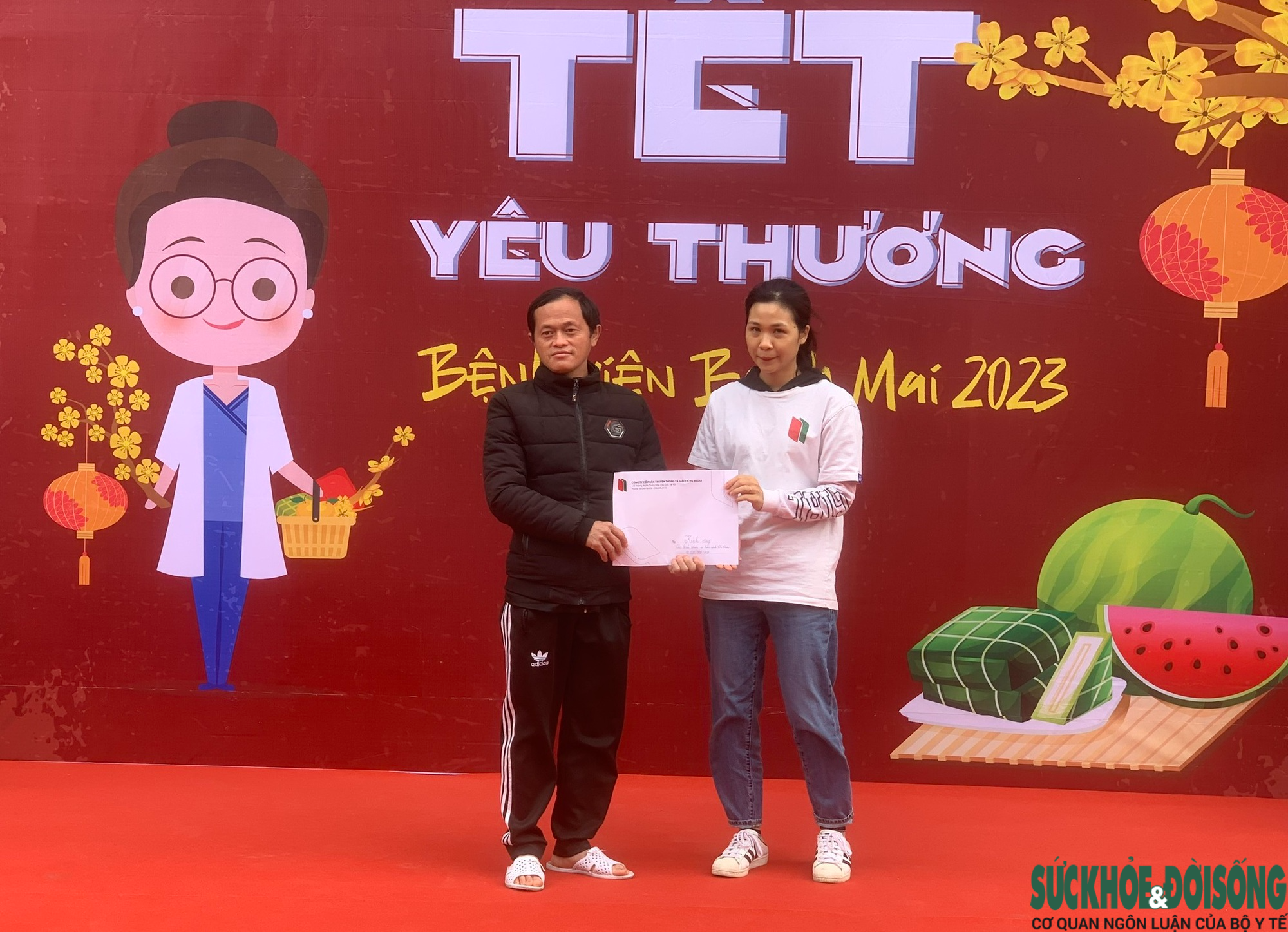 &quot;Chợ Tết yêu thương&quot; đặc biệt tại Bệnh viện Bạch Mai - Ảnh 7.