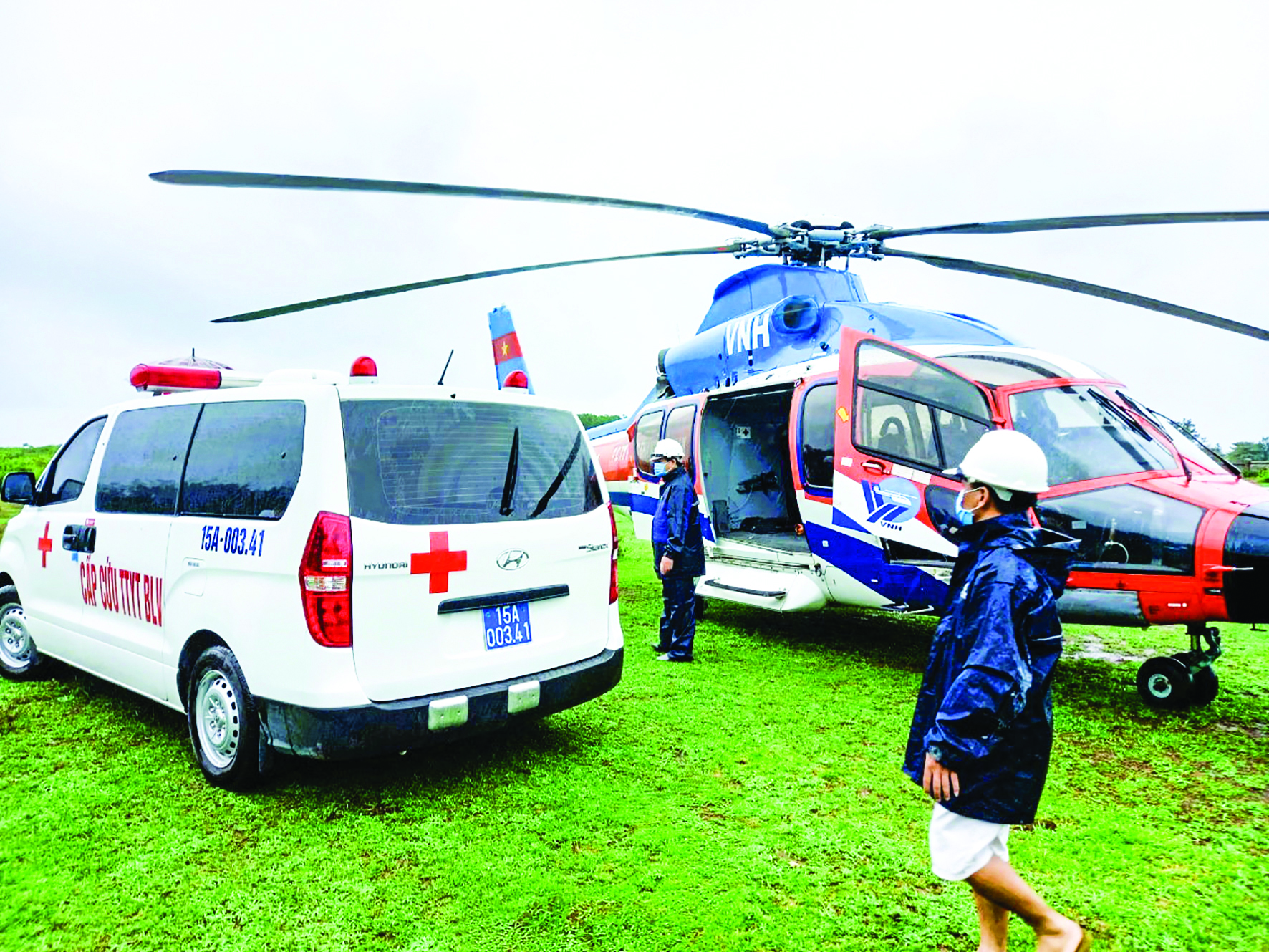 Một ca cấp cứu, chuyển bệnh nhân từ đảo Bạch Long Vỹ về đất liền bằng trực thăng.