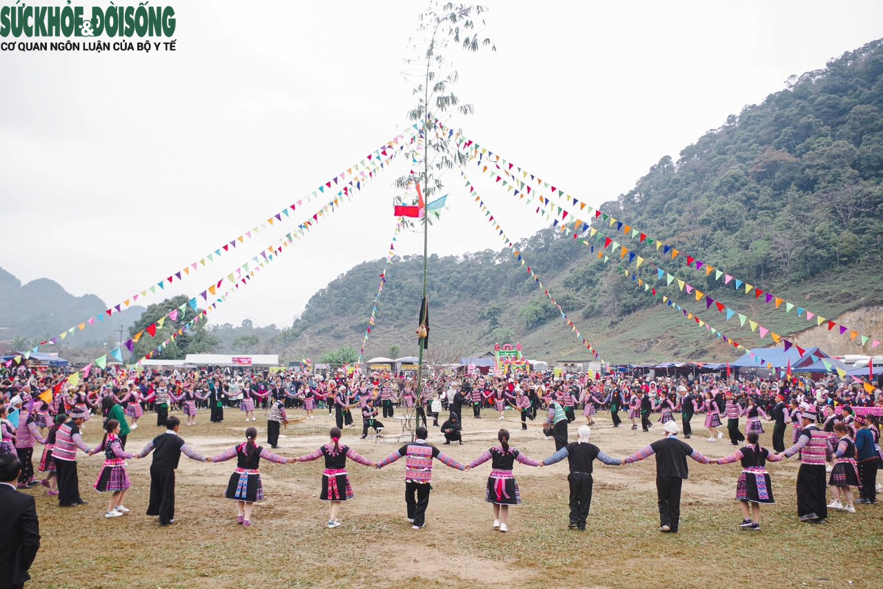 Độc đáo lễ hội Gầu Tào của đồng bào Mông Tây Bắc - Ảnh 1.