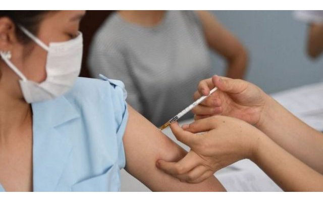 Sáng 17/1: Đẩy mạnh tiêm vaccine COVID-19 trước nguy cơ biến thể phụ XBB.1.5 có thể xâm nhập