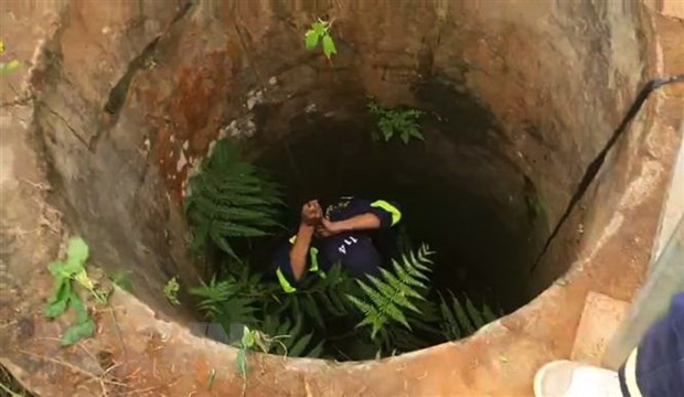Cứu thành công người đàn ông bị rơi xuống giếng sâu 25m ở Đắk Lắk - Ảnh 1.