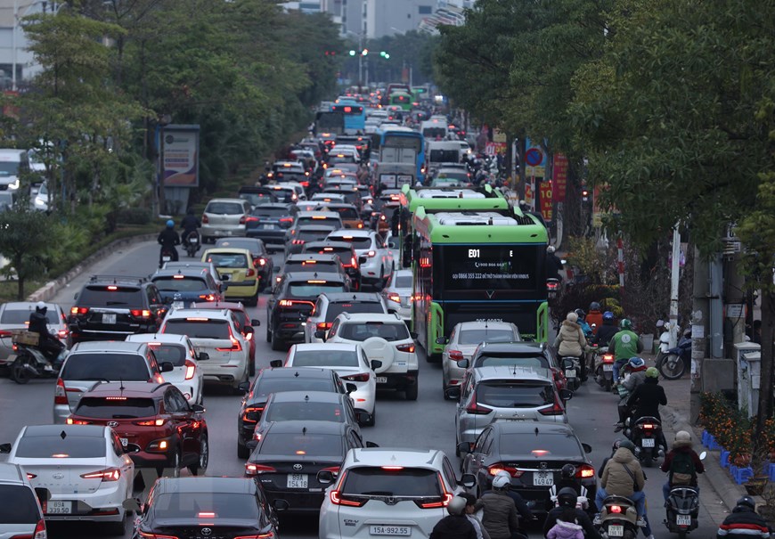 [Photo] Lỉnh kỉnh đồ đạc, nhiều người rời Hà Nội về quê đón Tết - Ảnh 4.