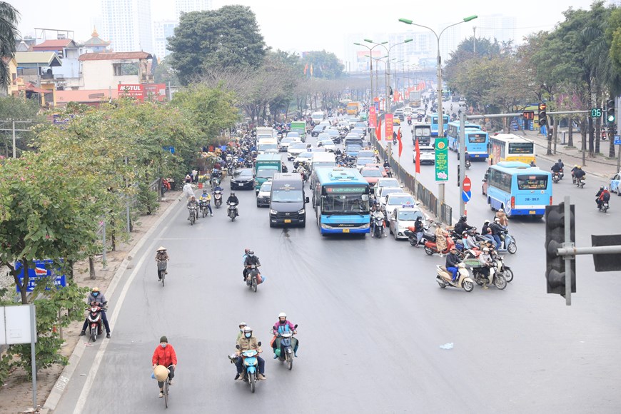[Photo] Cửa ngõ Thủ đô thông thoáng đầu giờ chiều ngày 28 Tết - Ảnh 11.