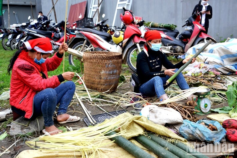 Rộn rã chợ phiên vùng cao ngày Tết - Ảnh 4.