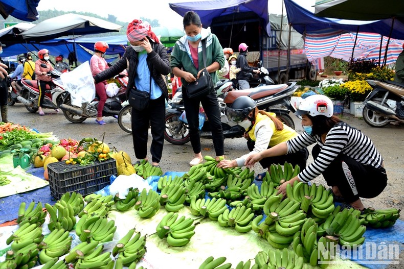 Rộn rã chợ phiên vùng cao ngày Tết - Ảnh 5.