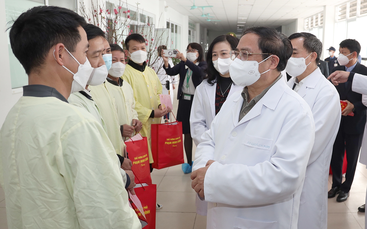 Đảng, Nhà nước và Nhân dân ghi nhận nỗ lực của đội ngũ y bác sĩ, nhân viên y tế trong dịp Tết