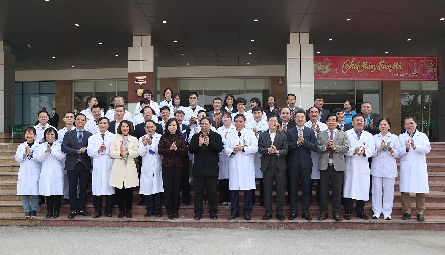 Đảng, Nhà nước và nhân dân ghi nhận sự nỗ lực của đội ngũ y bác sĩ, nhân viên y tế trong dịp Tết - Ảnh 14.