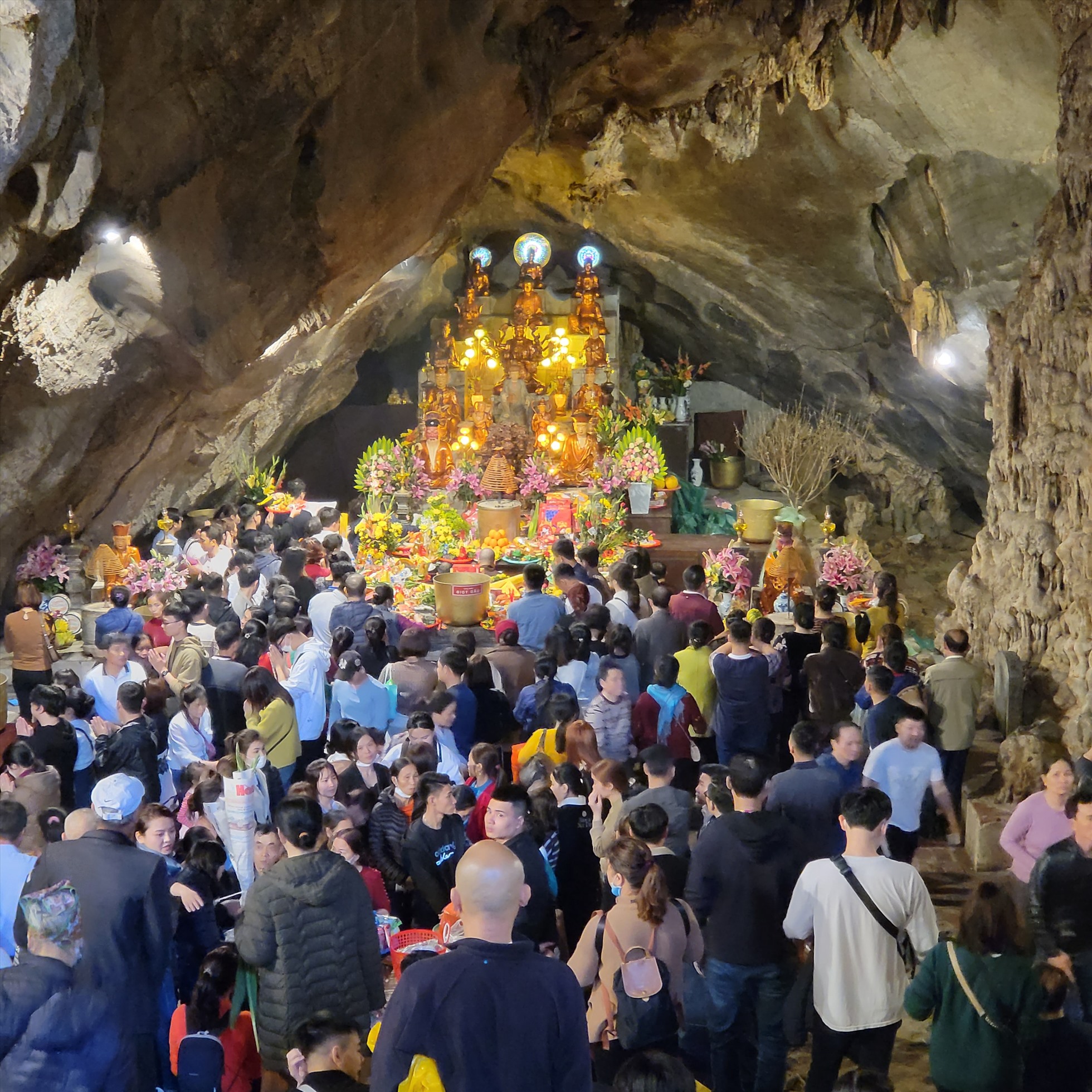 Đi Chùa Hương Đầu Năm: Hành Trình Tâm Linh Đầy Ý Nghĩa