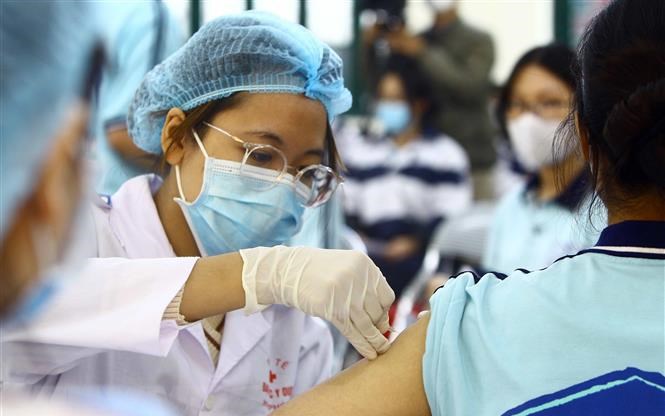 Tiêm vaccine COVID-19 xuyên Tết Quý Mão được hơn 30.000 liều 