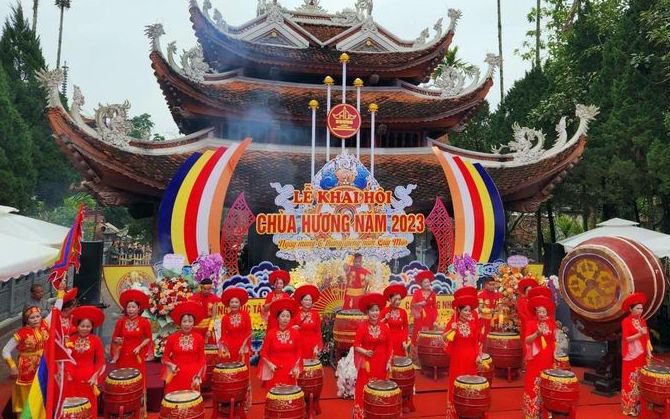 Chính thức khai hội chùa Hương năm 2023, nhiều điểm mới du khách cần lưu ý