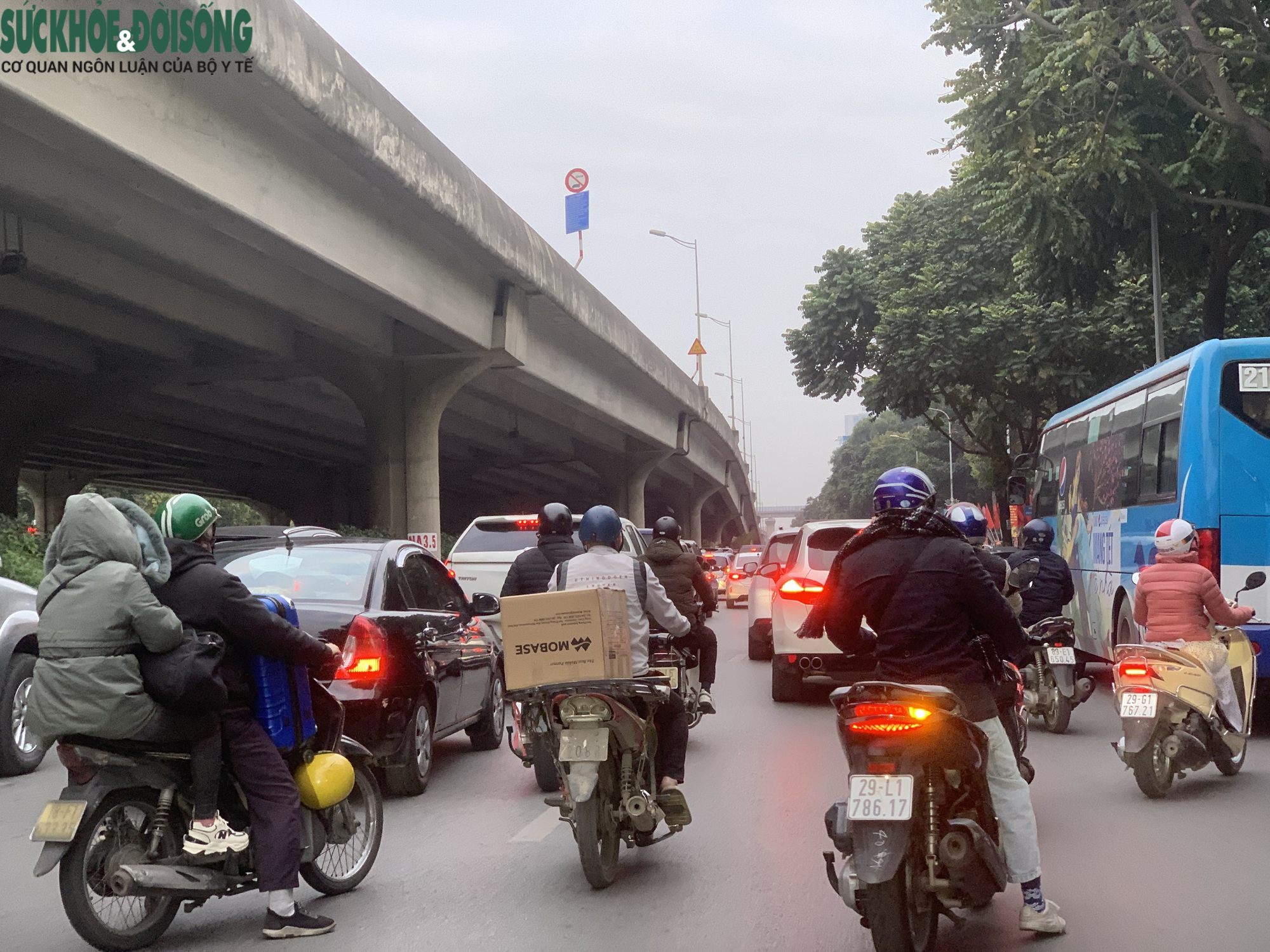 Giao thông Hà Nội thông thoáng trong ngày đi làm đầu tiên sau nghỉ Tết - Ảnh 8.