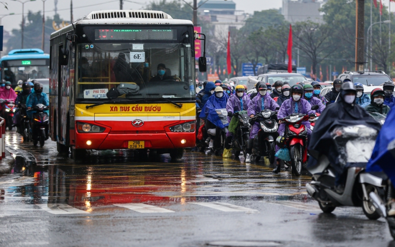 Ngày đầu tiên đi làm sau nghỉ Tết, miền Bắc chìm trong rét đậm rét hại