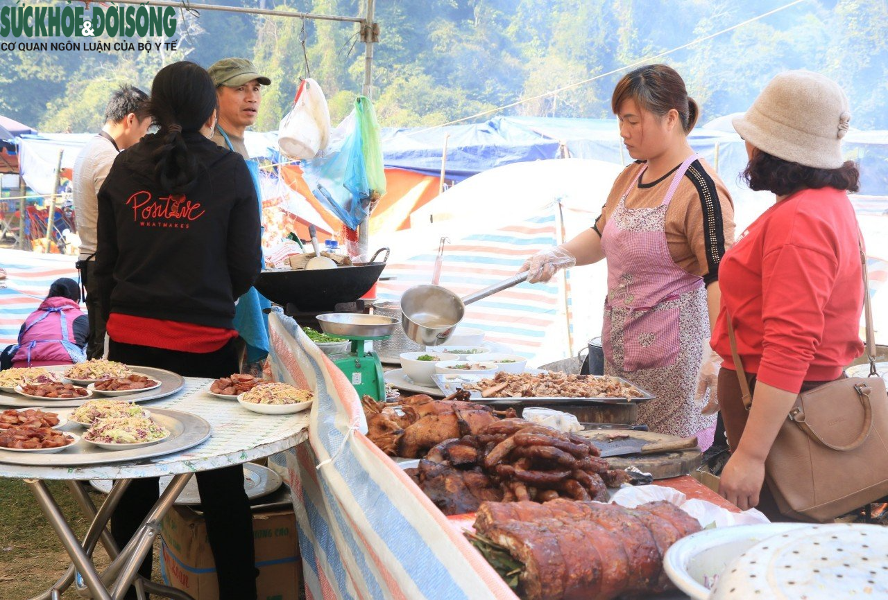 Thích thú với ẩm thực tại lễ hội Lồng Tồng lớn nhất miền núi phía bắc - Ảnh 6.