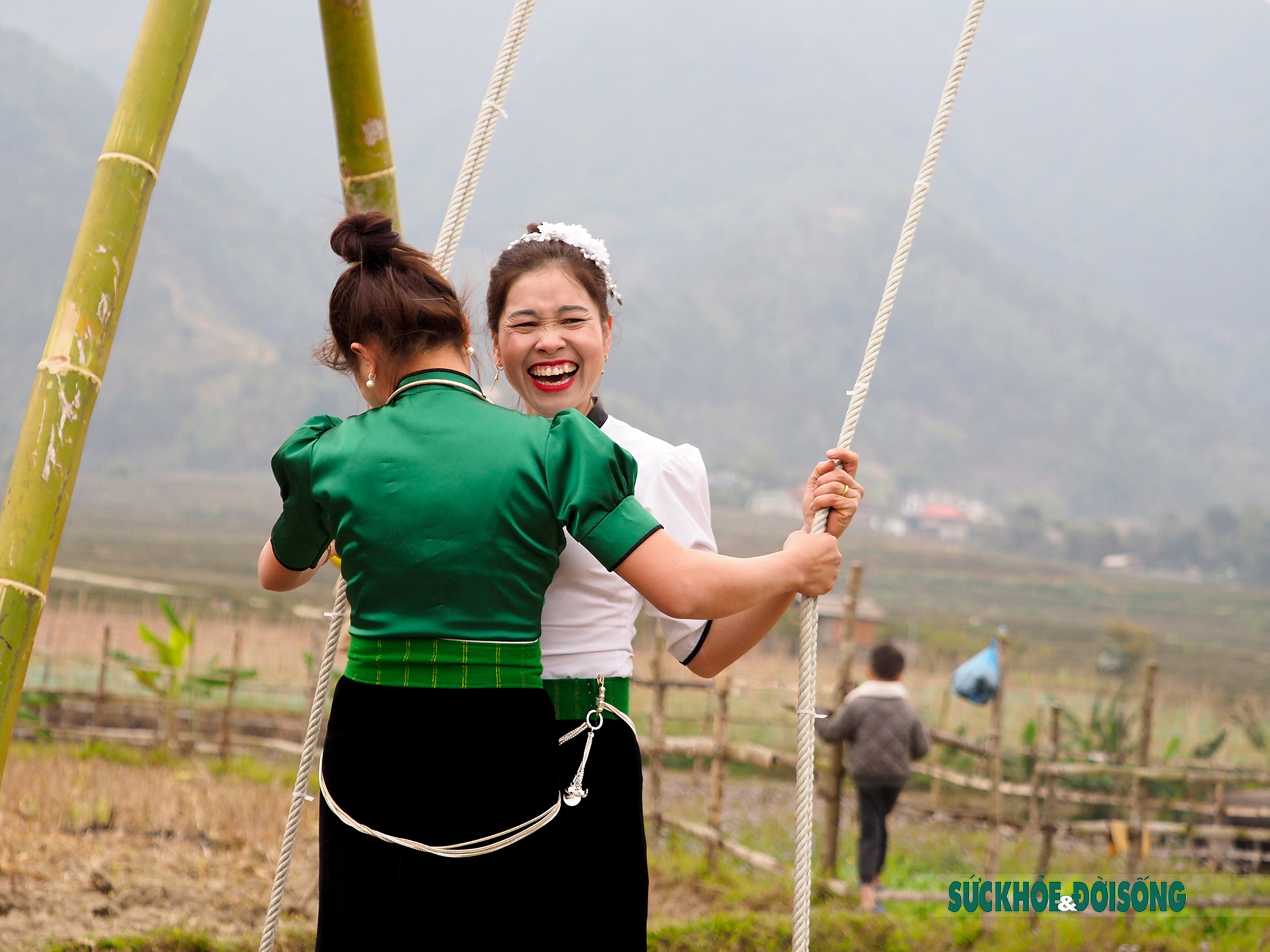 Rạng ngời nụ cười sơn nữ tại lễ hội Lùng Tùng của dân tộc Thái  - Ảnh 2.