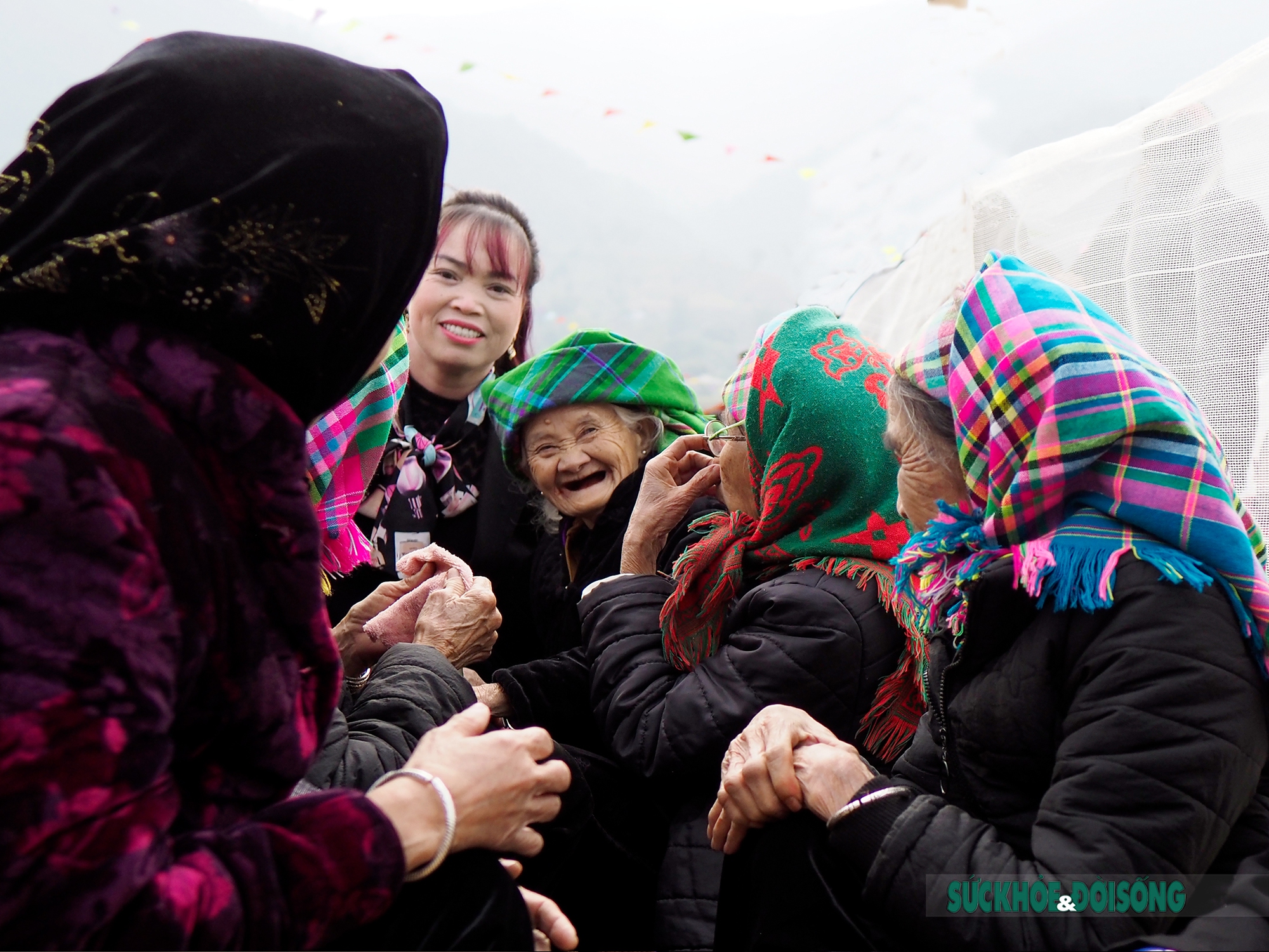 Rạng ngời nụ cười sơn nữ tại lễ hội Lùng Tùng của dân tộc Thái  - Ảnh 14.