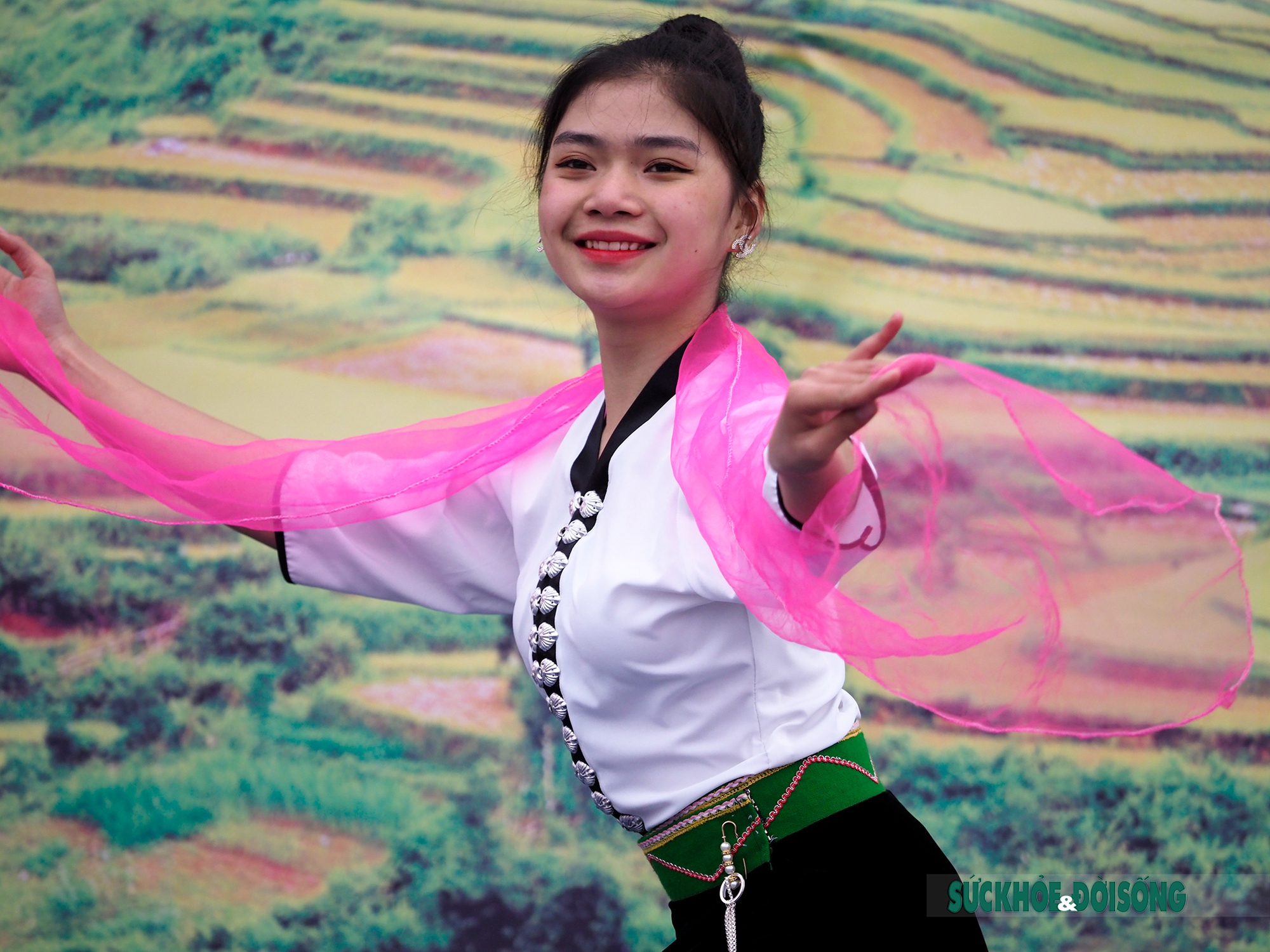 Rạng ngời nụ cười sơn nữ tại lễ hội Lùng Tùng của dân tộc Thái  - Ảnh 19.