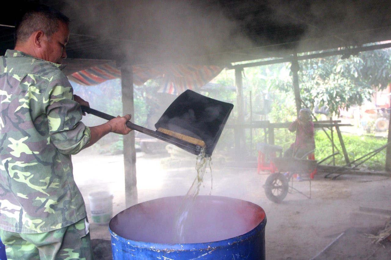 &quot;Thủ phủ&quot; mật mía Hà Tĩnh đỏ lửa ngày đêm vào vụ Tết - Ảnh 4.