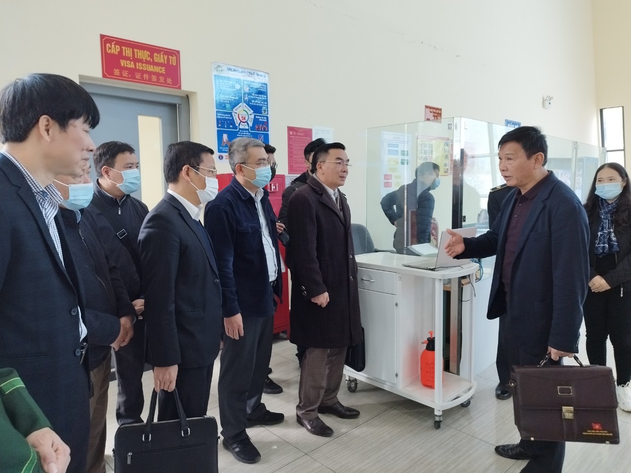Bộ Y tế đề nghị Lạng Sơn đảm bảo quy trình mới trong phòng chống dịch bệnh tại cửa khẩu - Ảnh 5.