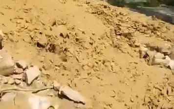 Video: Giữa trời nắng to lũ ống xuất hiện kéo theo hàng nghìn tấn đất đá ở Nghệ An   